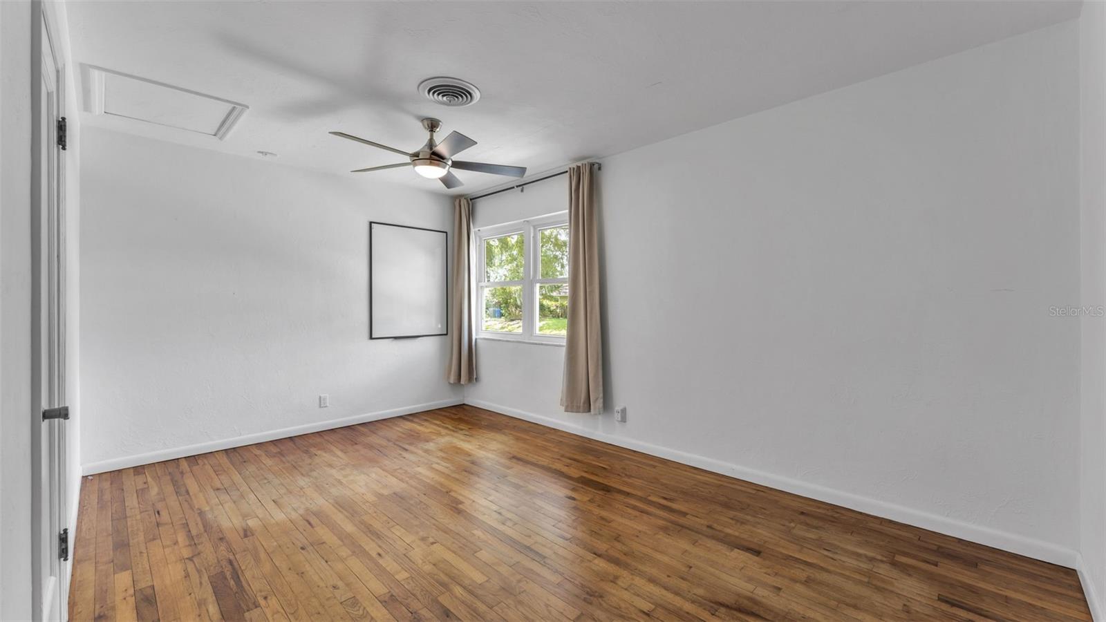 Image 25 of 51 For 208 Prado Place