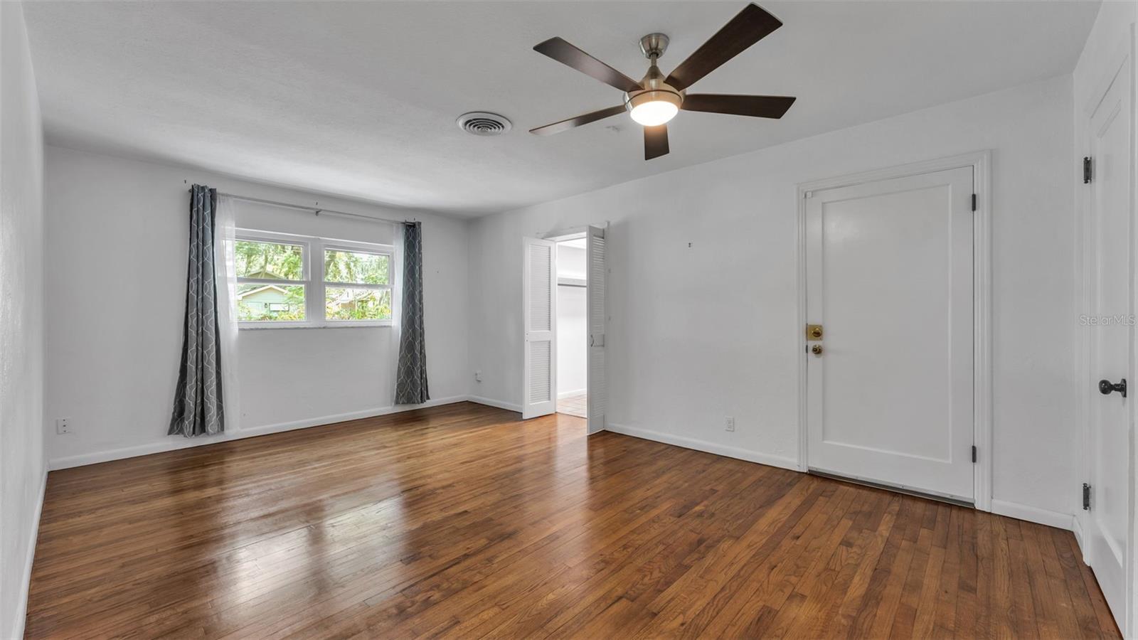Image 27 of 51 For 208 Prado Place