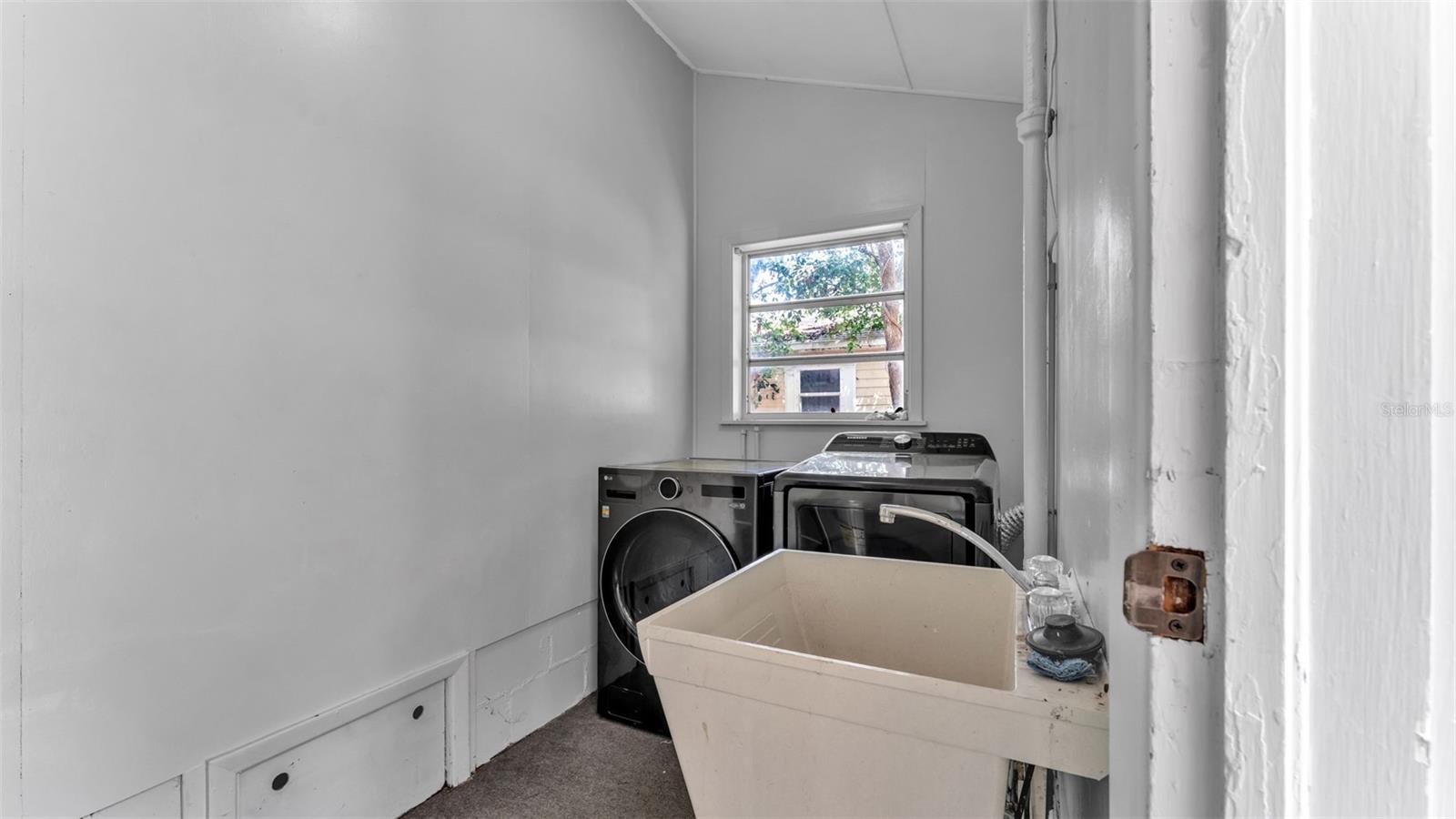 Image 38 of 51 For 208 Prado Place
