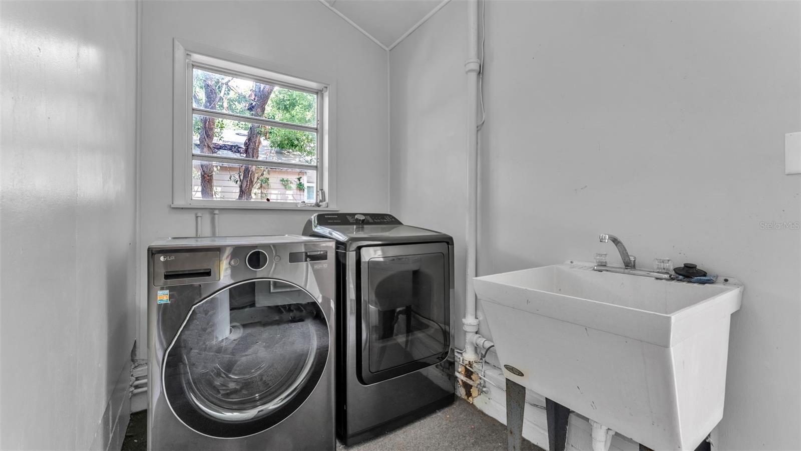 Image 39 of 51 For 208 Prado Place