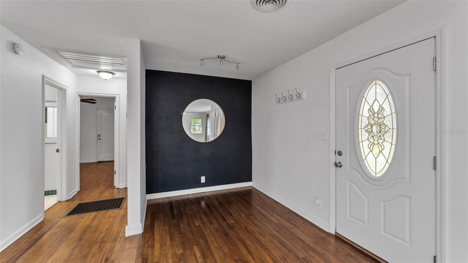 Image 6 of 51 For 208 Prado Place