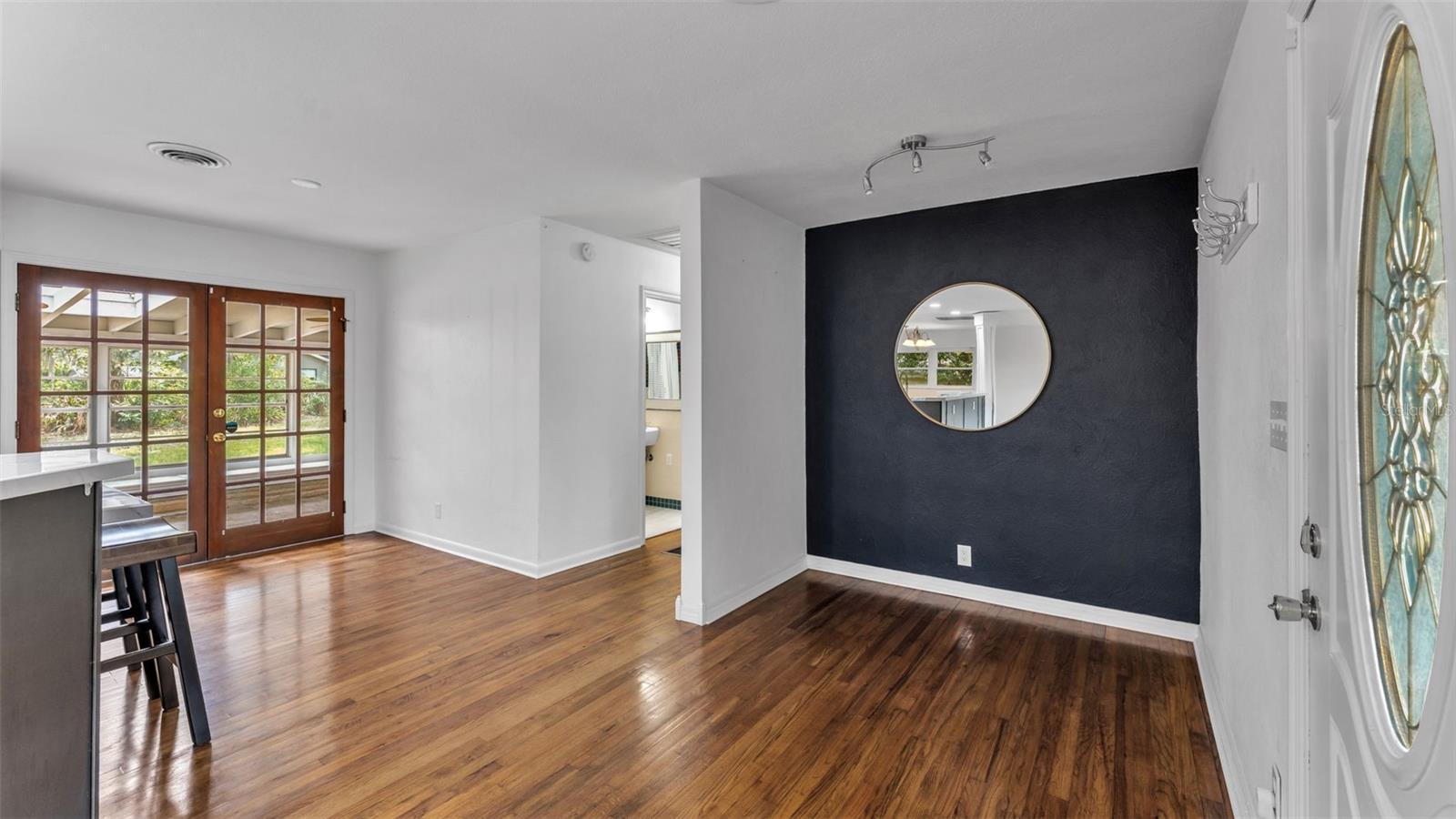 Image 7 of 51 For 208 Prado Place