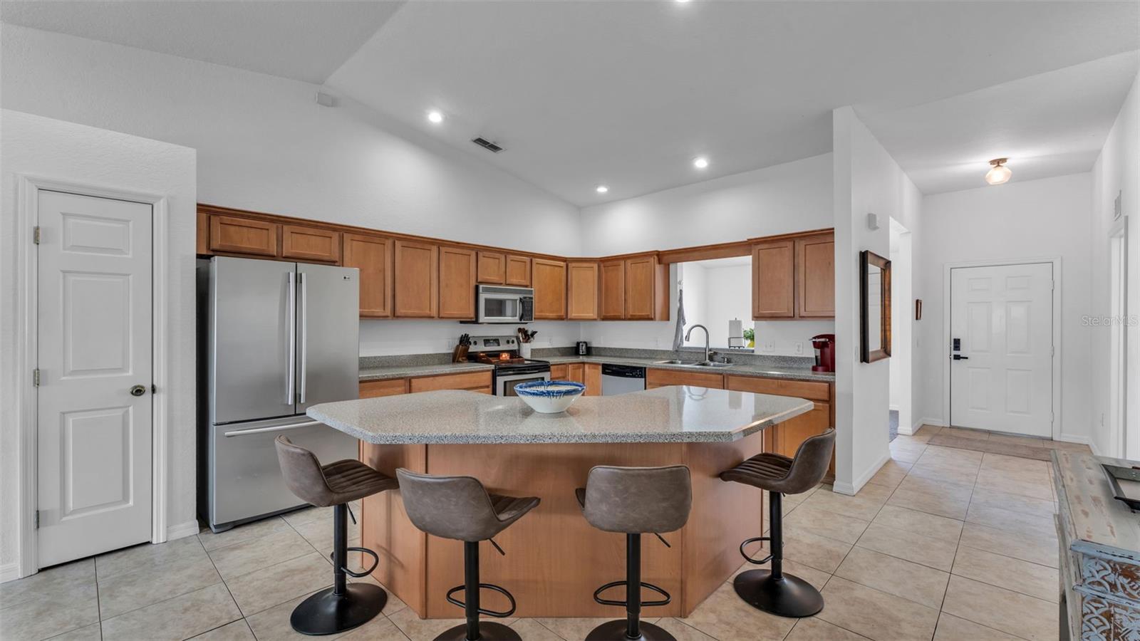 Image 5 of 47 For 6146 Mission Drive