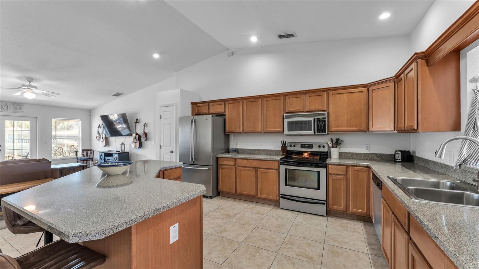 Image 6 of 47 For 6146 Mission Drive