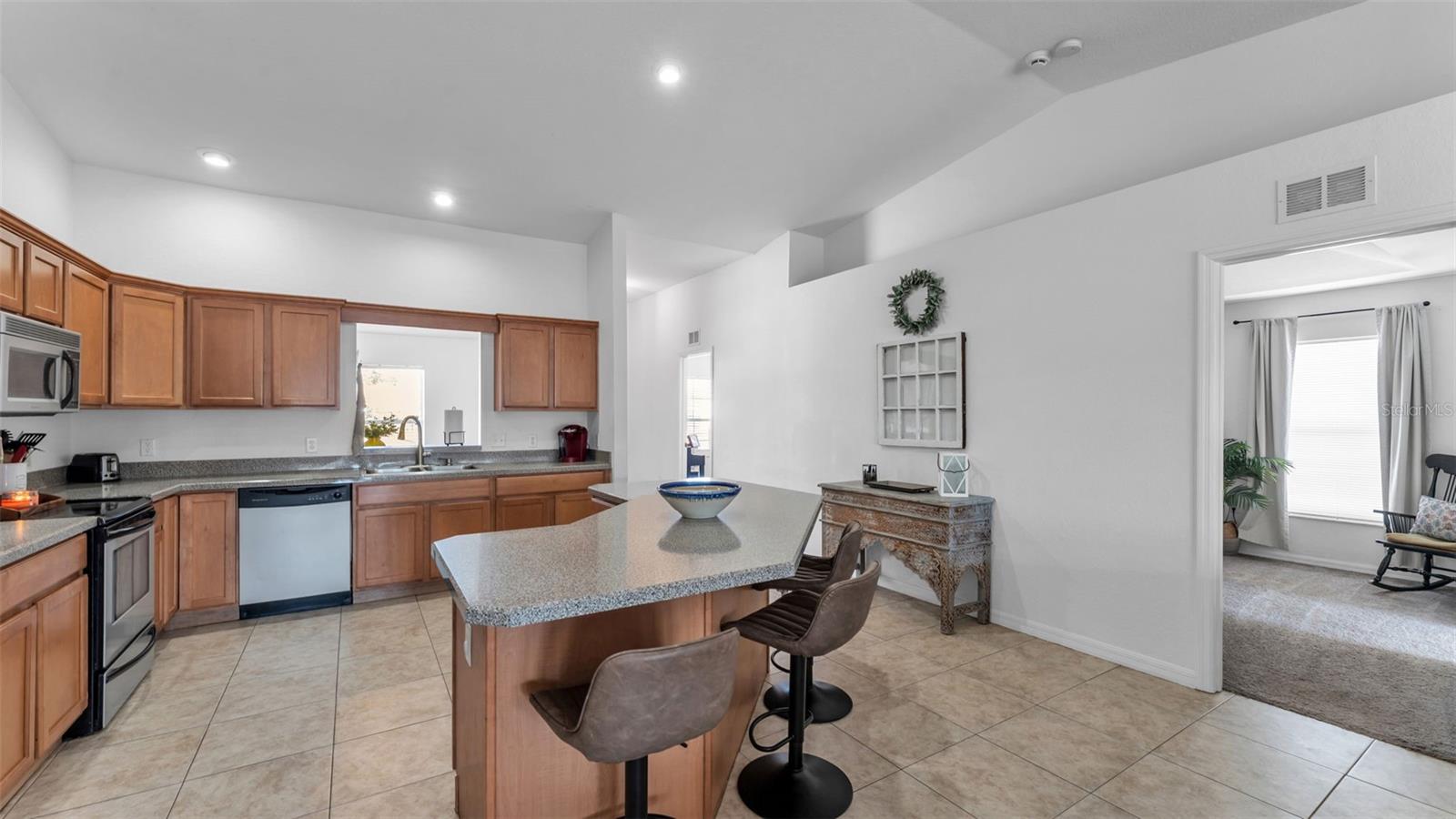 Image 7 of 47 For 6146 Mission Drive