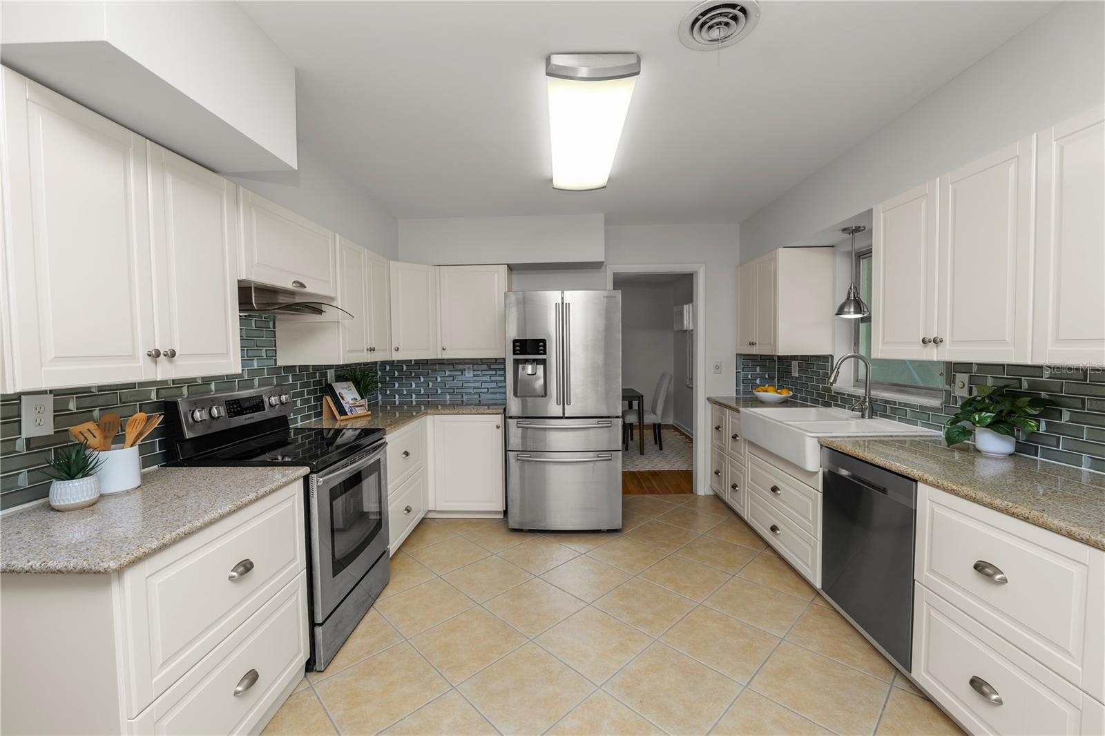 Image 33 of 97 For 2215 Woodbine Avenue