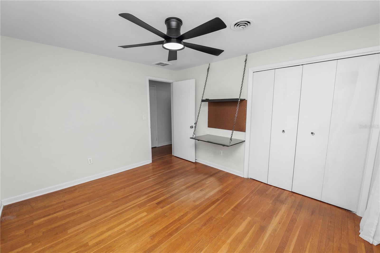 Image 43 of 97 For 2215 Woodbine Avenue