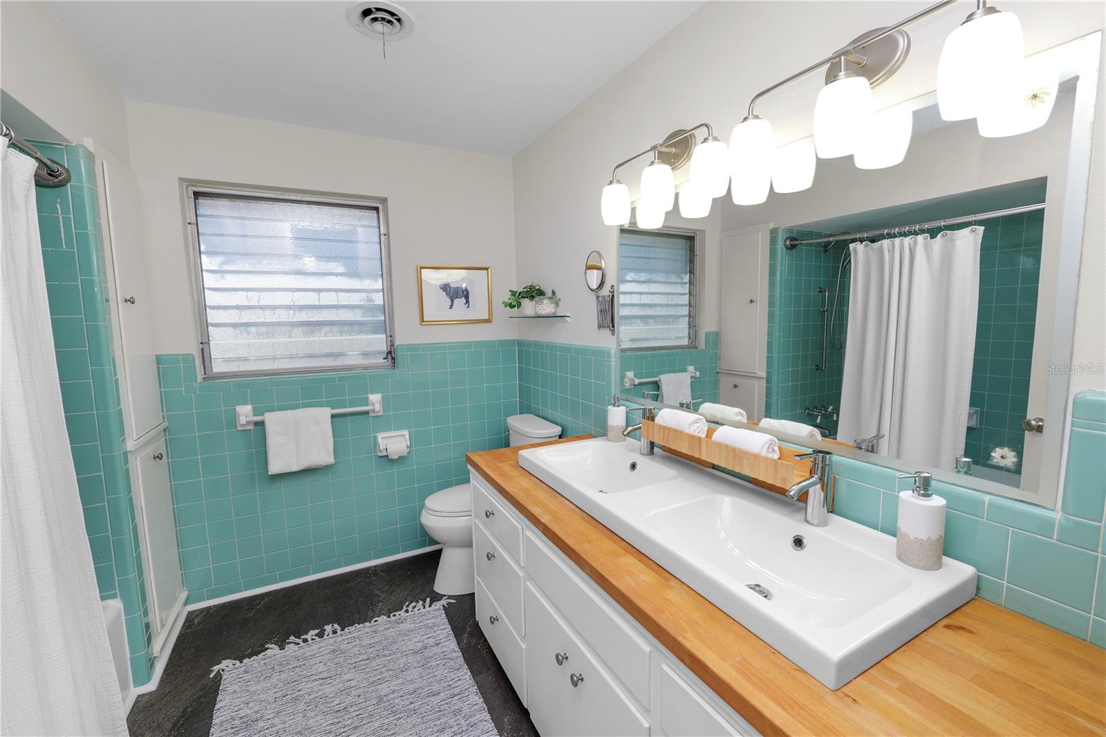 Image 52 of 97 For 2215 Woodbine Avenue