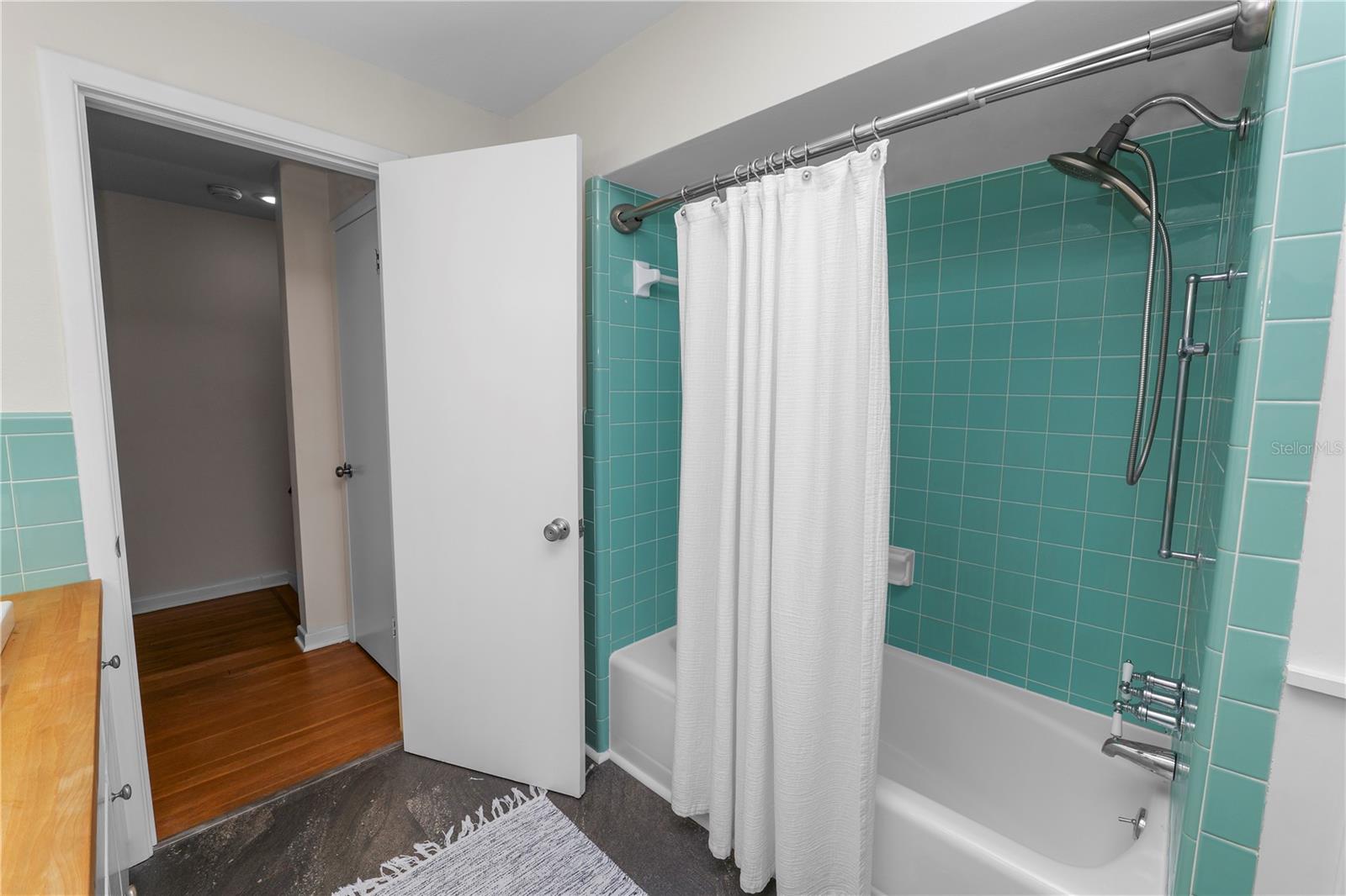 Image 54 of 97 For 2215 Woodbine Avenue