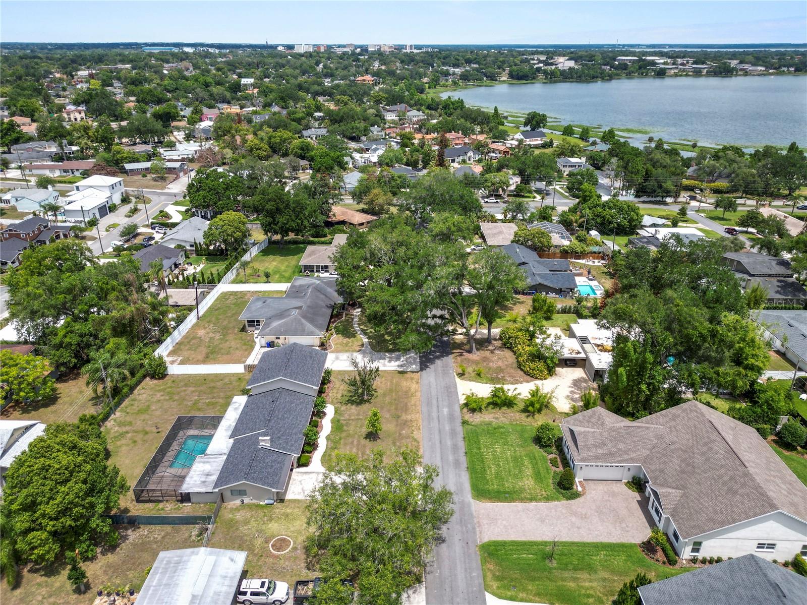 Image 6 of 97 For 2215 Woodbine Avenue