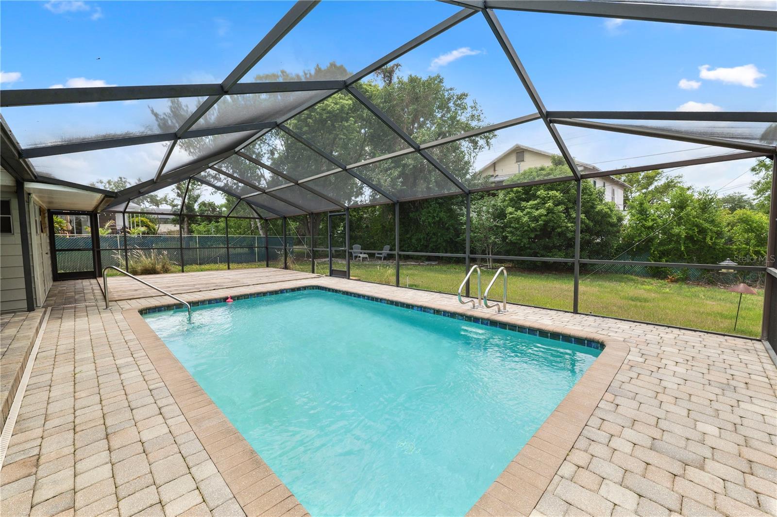 Image 63 of 97 For 2215 Woodbine Avenue
