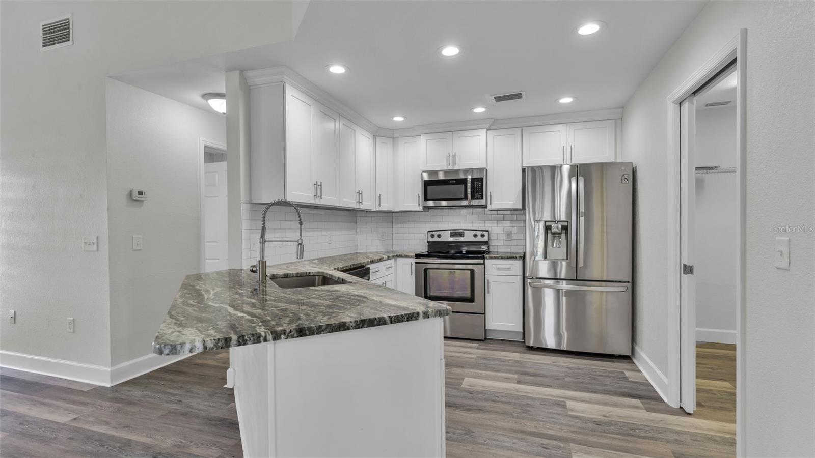 Image 21 of 22 For 7225 Hileman Drive E