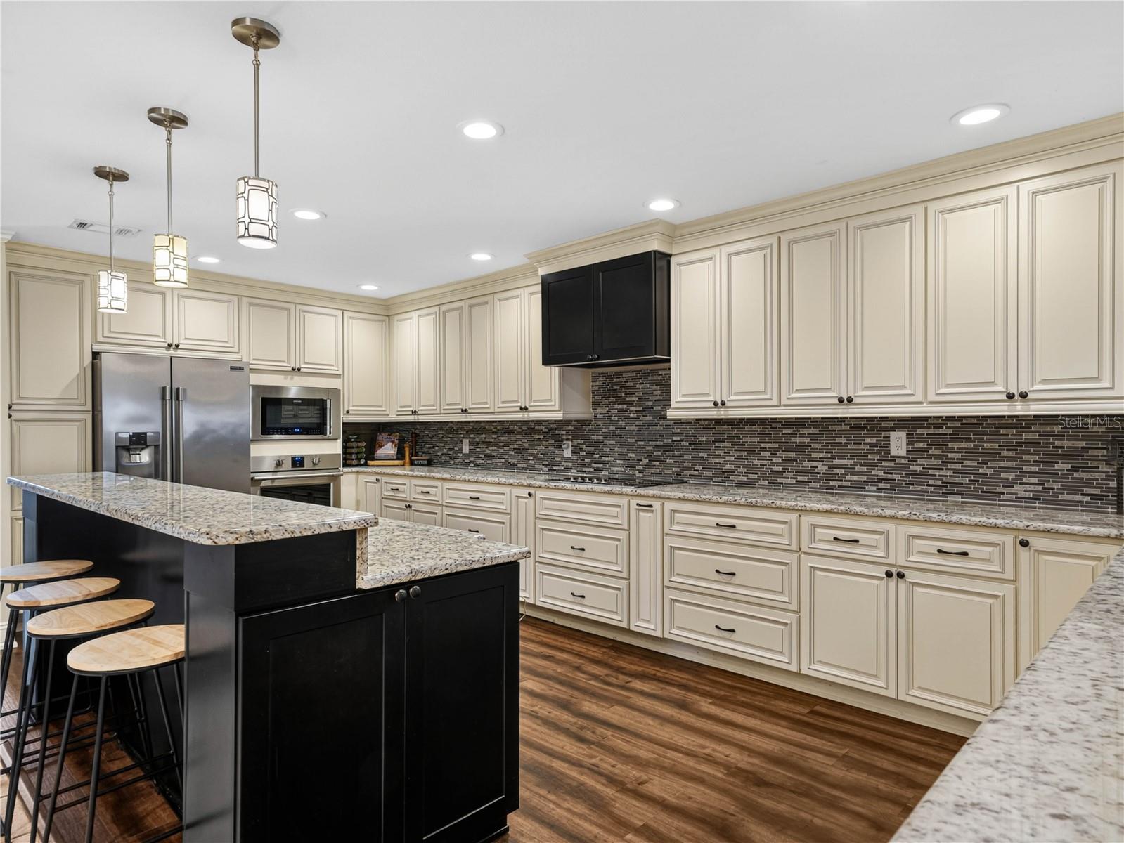 Image 10 of 41 For 4615 Kings Point Court
