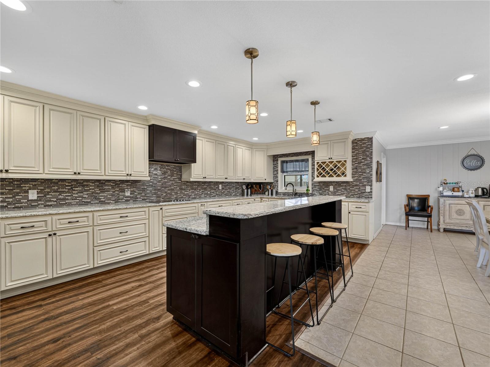 Image 11 of 41 For 4615 Kings Point Court