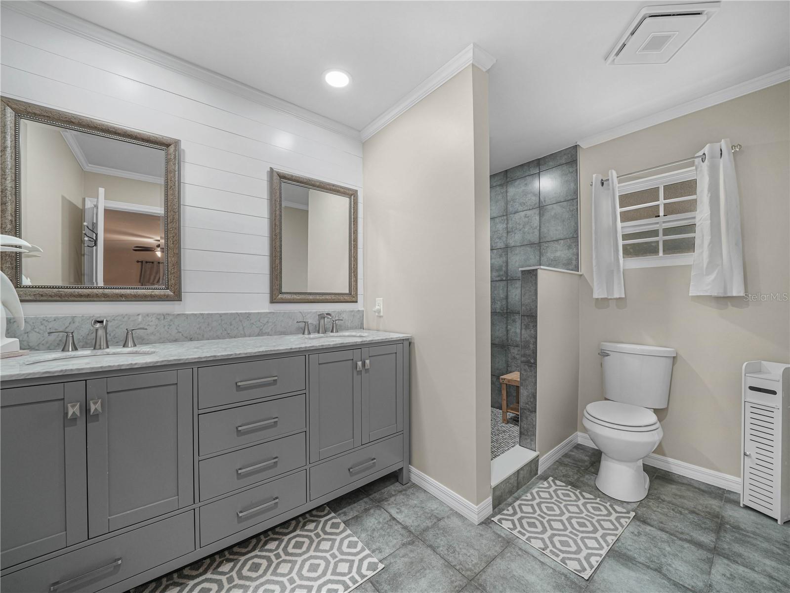 Image 17 of 41 For 4615 Kings Point Court