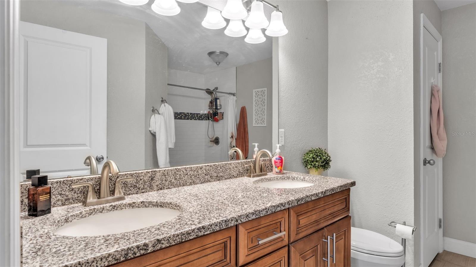 Image 22 of 39 For 6929 Bently Drive