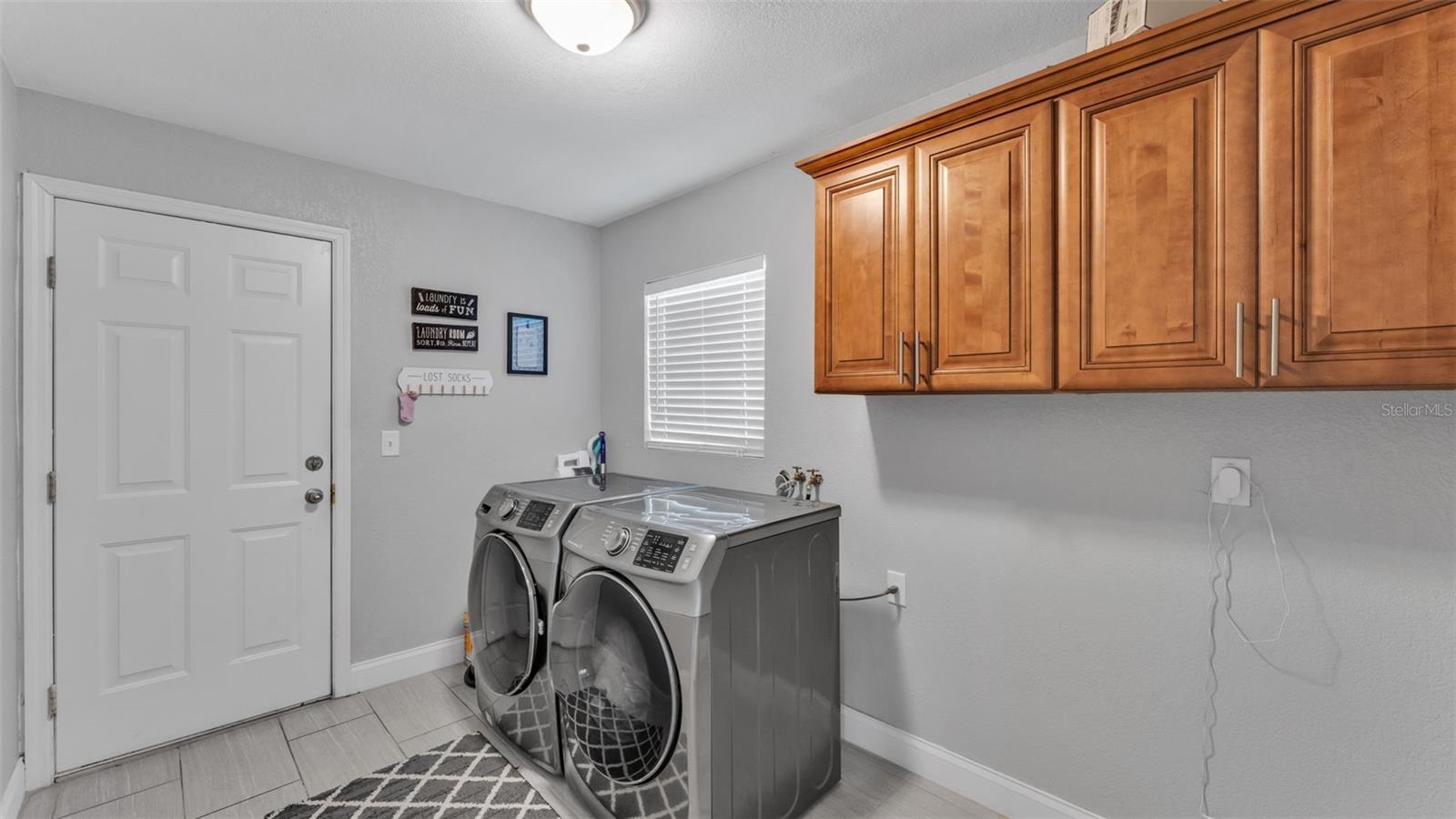 Image 27 of 39 For 6929 Bently Drive