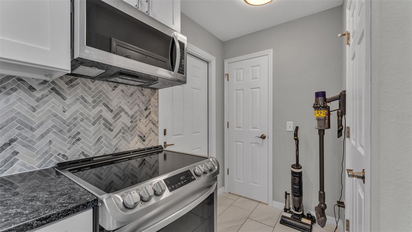 Image 14 of 49 For 1522 Hallam Drive
