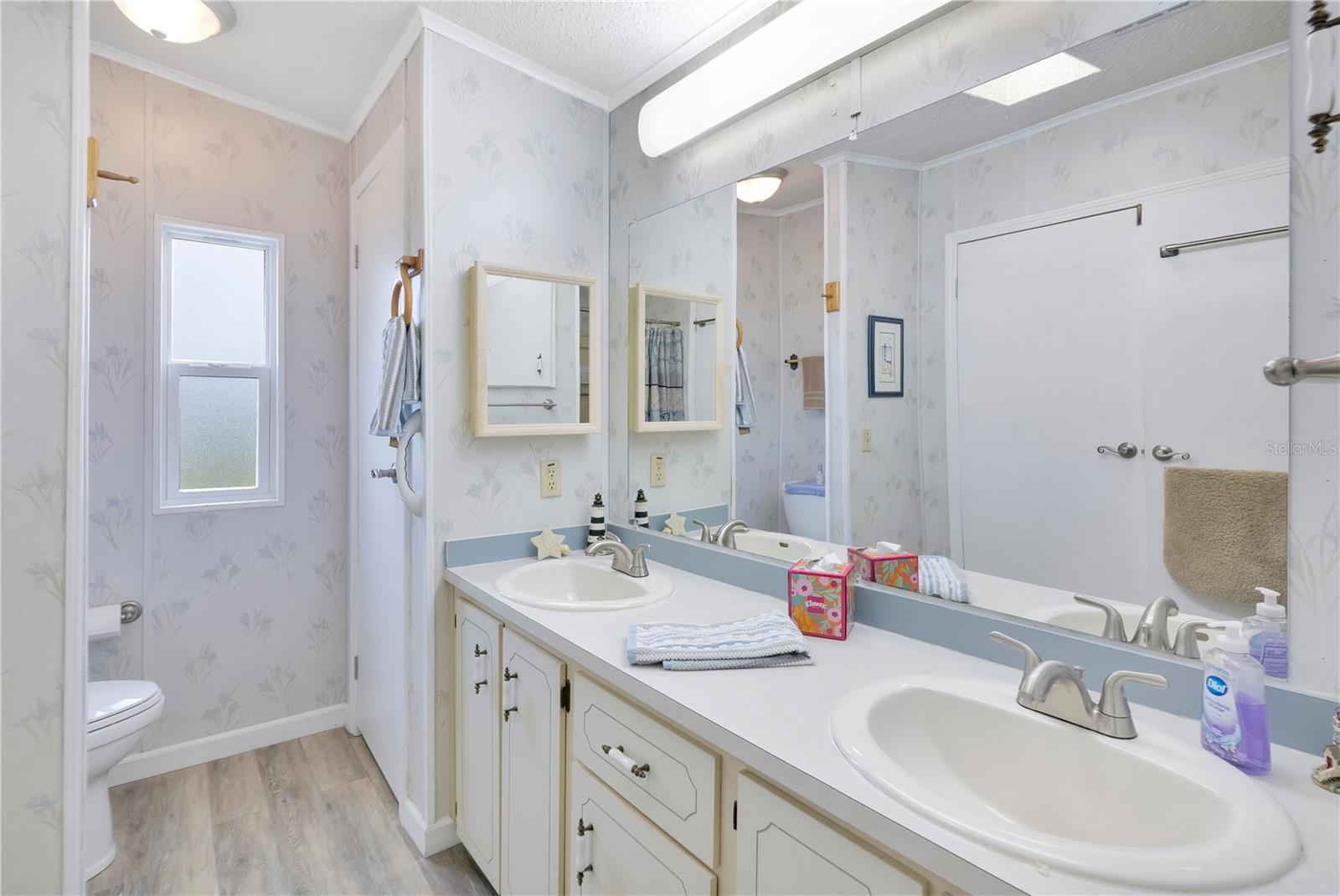 Image 15 of 48 For 642 Polo Park East Boulevard