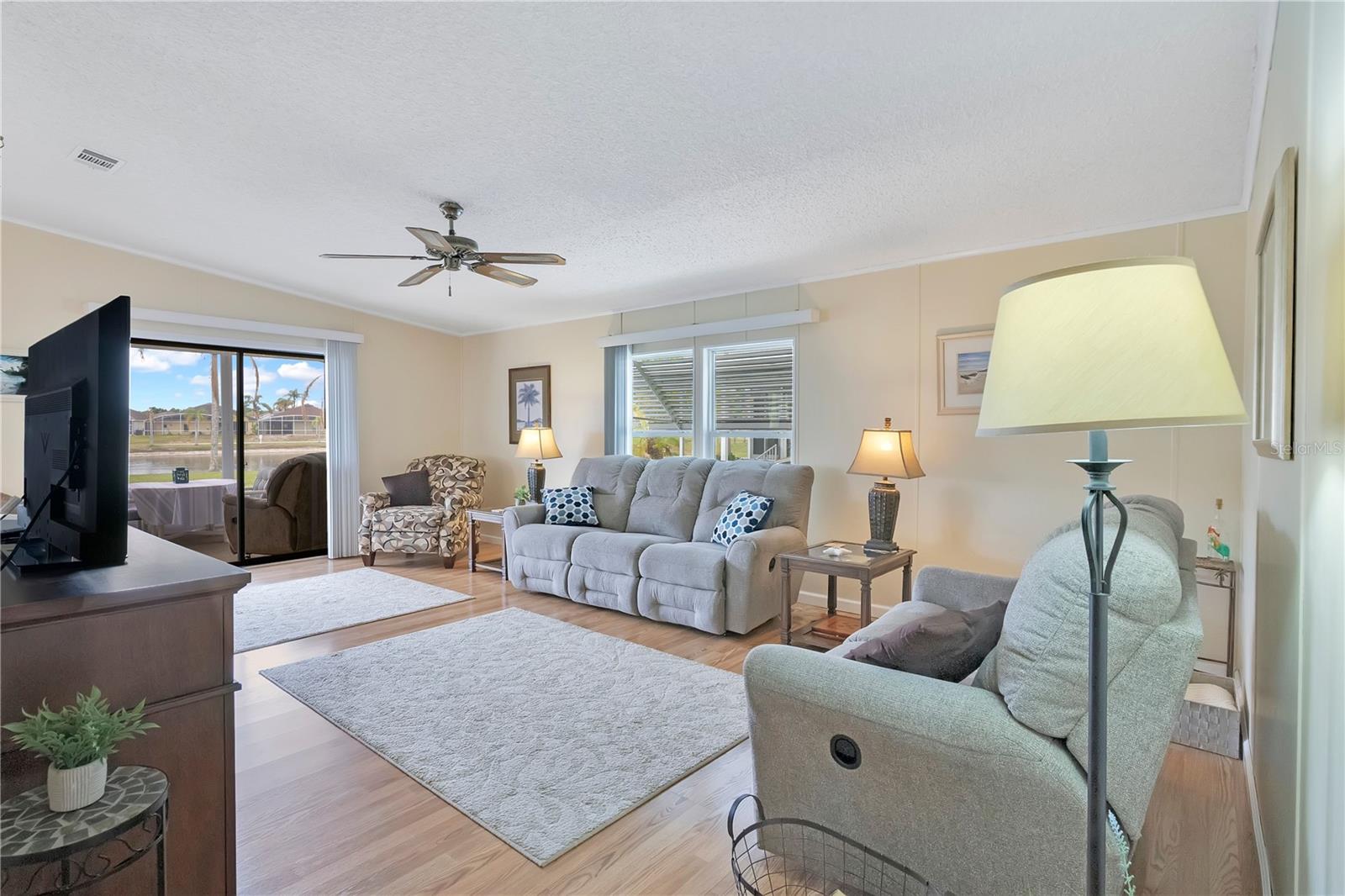 Image 3 of 48 For 642 Polo Park East Boulevard