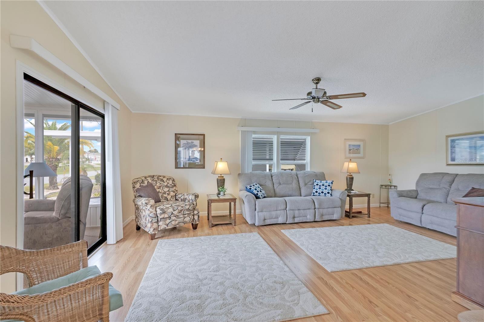 Image 6 of 48 For 642 Polo Park East Boulevard