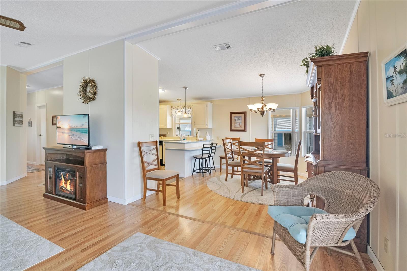 Image 7 of 48 For 642 Polo Park East Boulevard