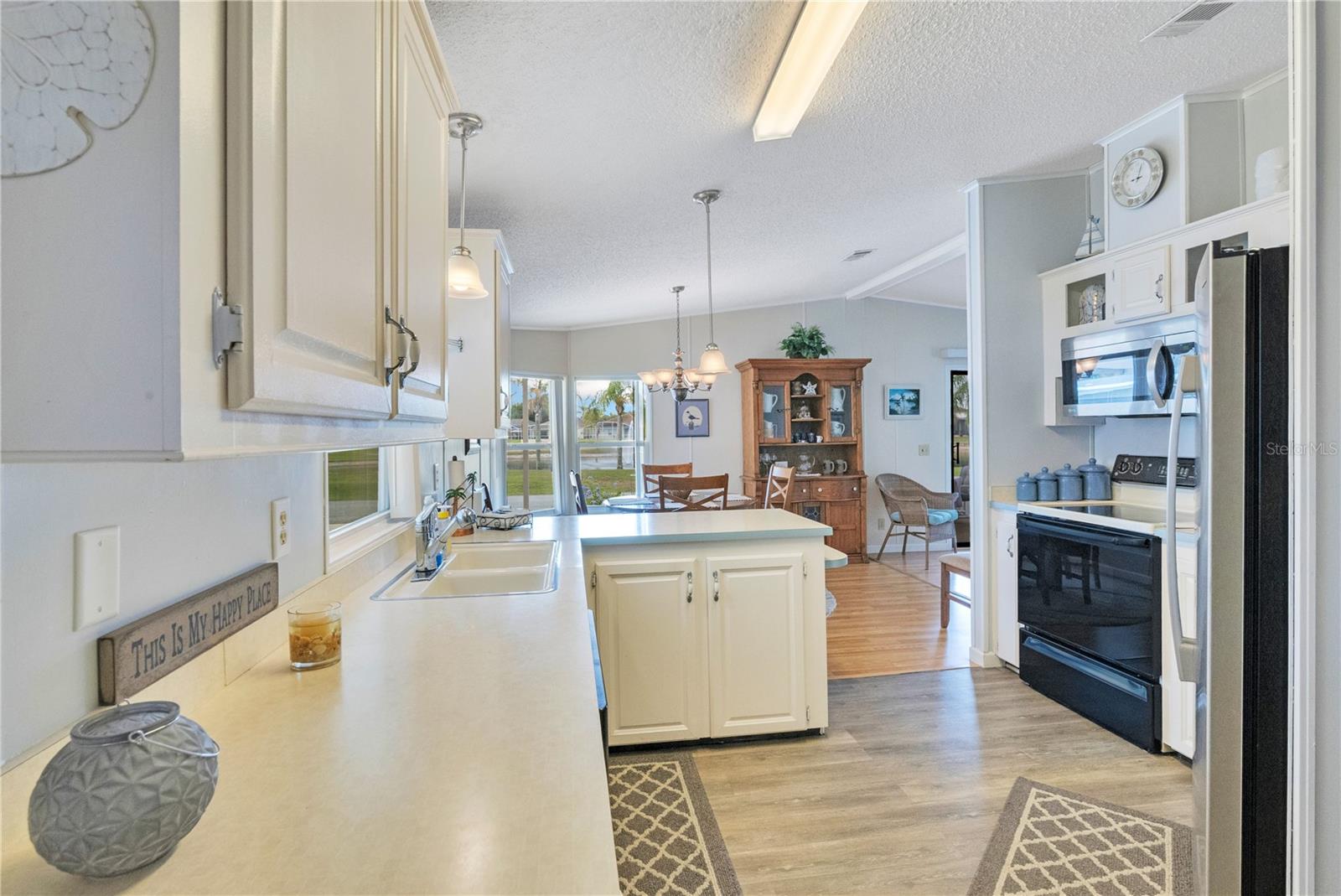 Image 8 of 48 For 642 Polo Park East Boulevard