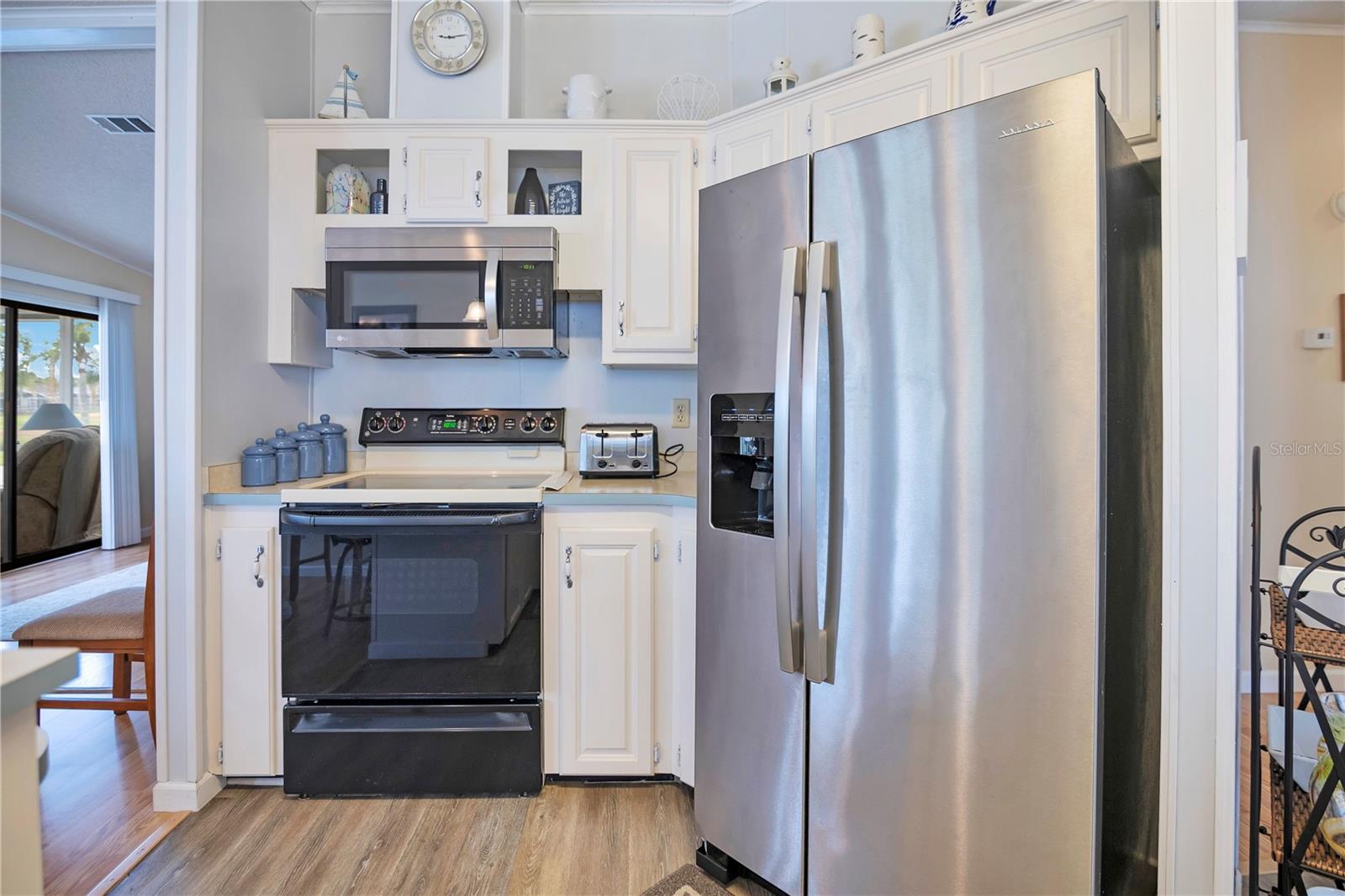Image 9 of 48 For 642 Polo Park East Boulevard