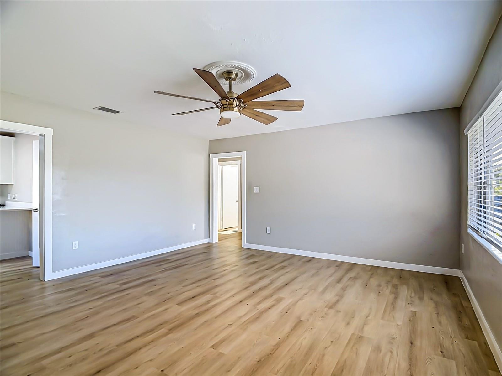 Image 11 of 53 For 616 Edgewood Drive