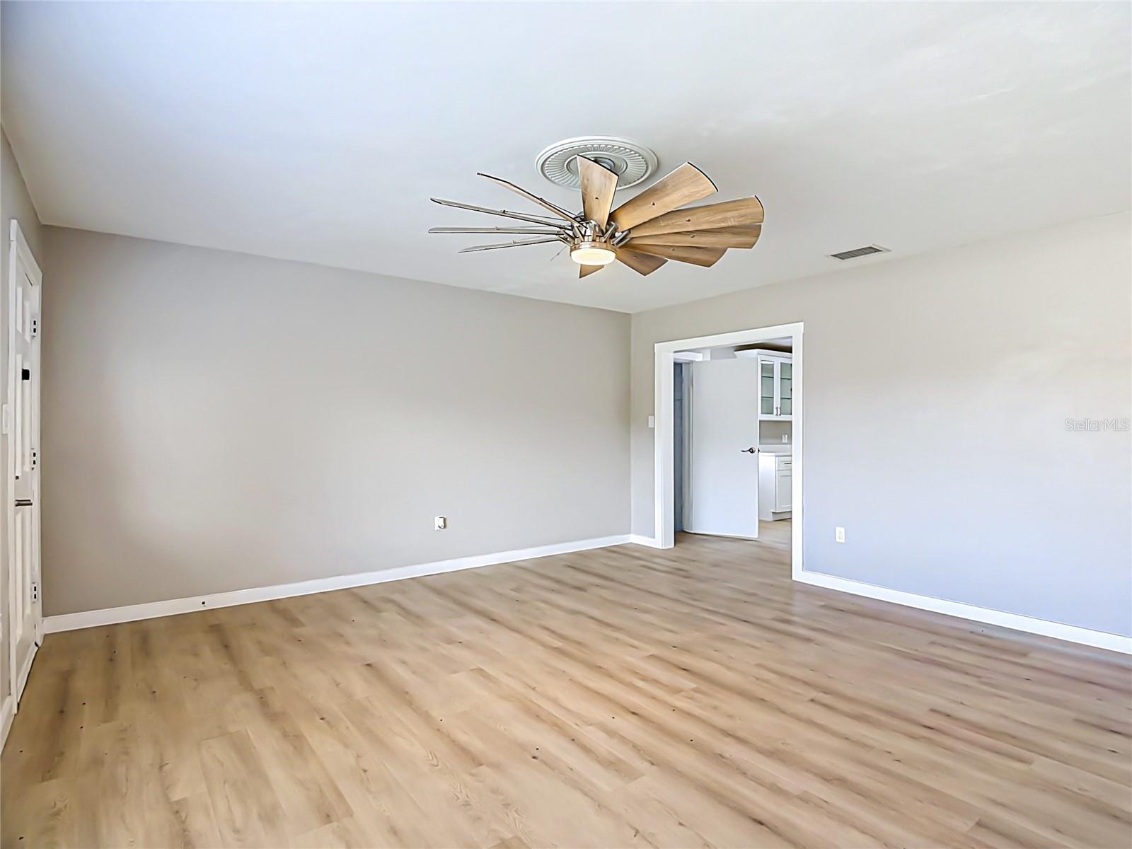 Image 12 of 53 For 616 Edgewood Drive