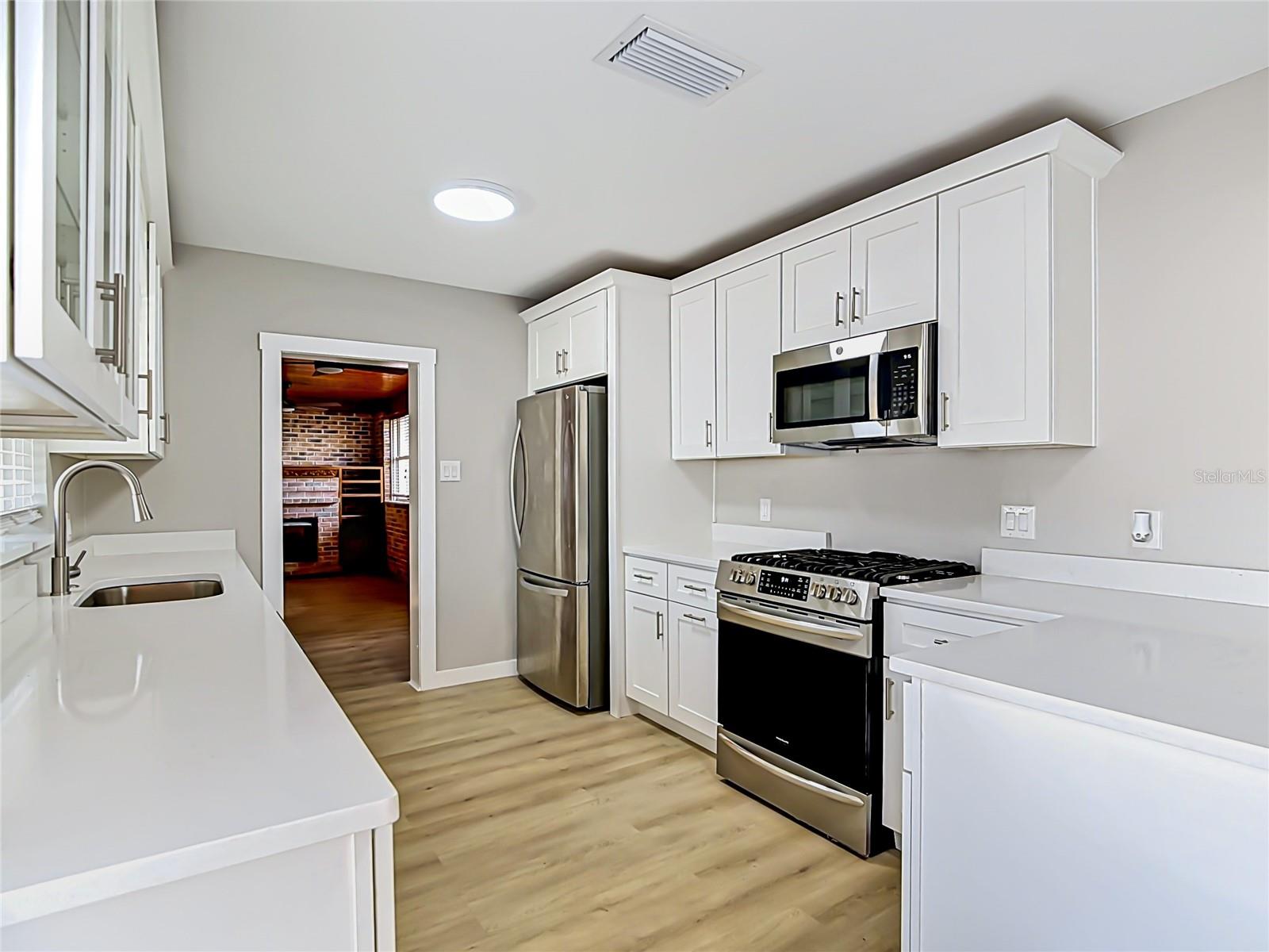 Image 16 of 53 For 616 Edgewood Drive