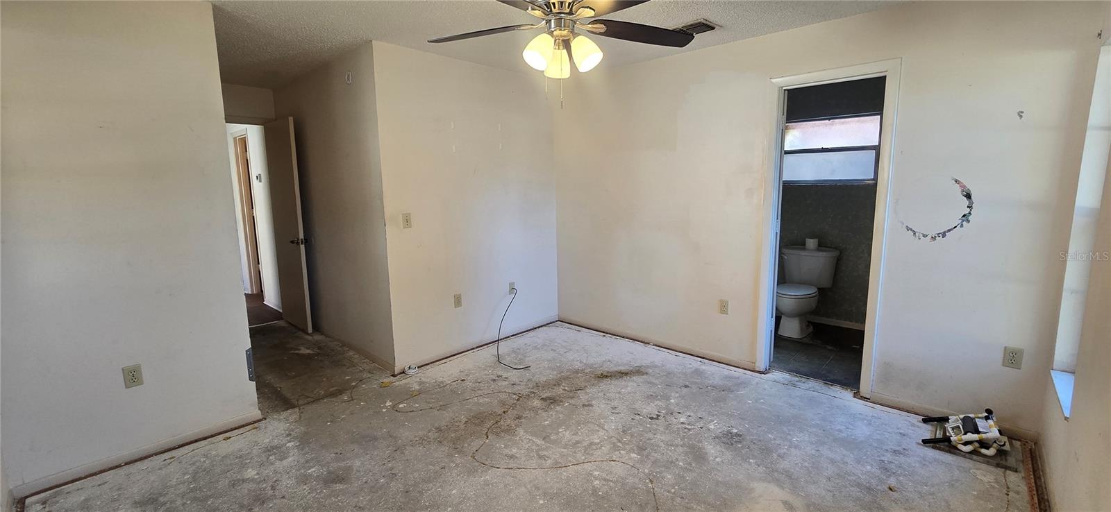 Image 20 of 33 For 849 Cimarron Court