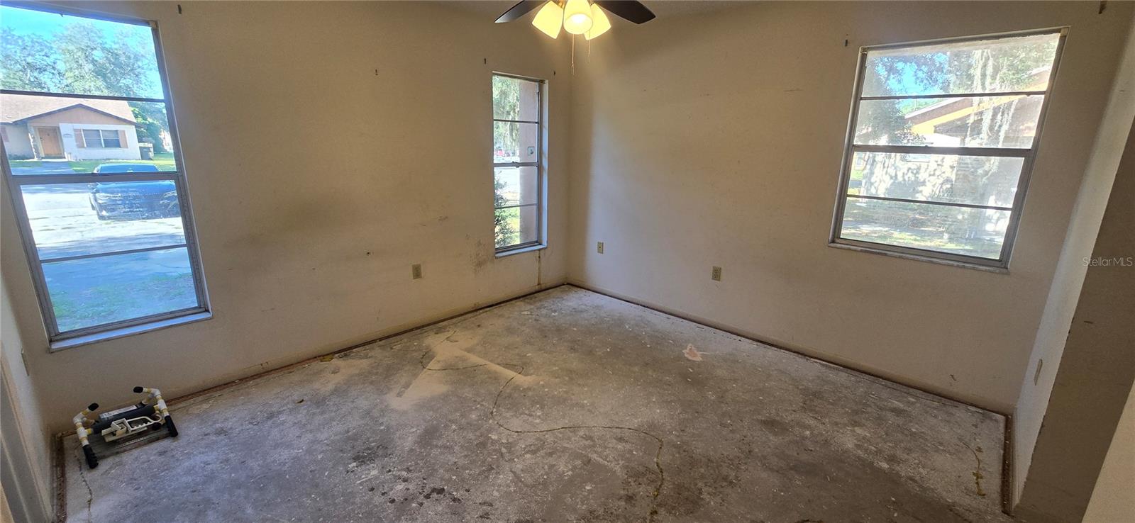 Image 23 of 33 For 849 Cimarron Court