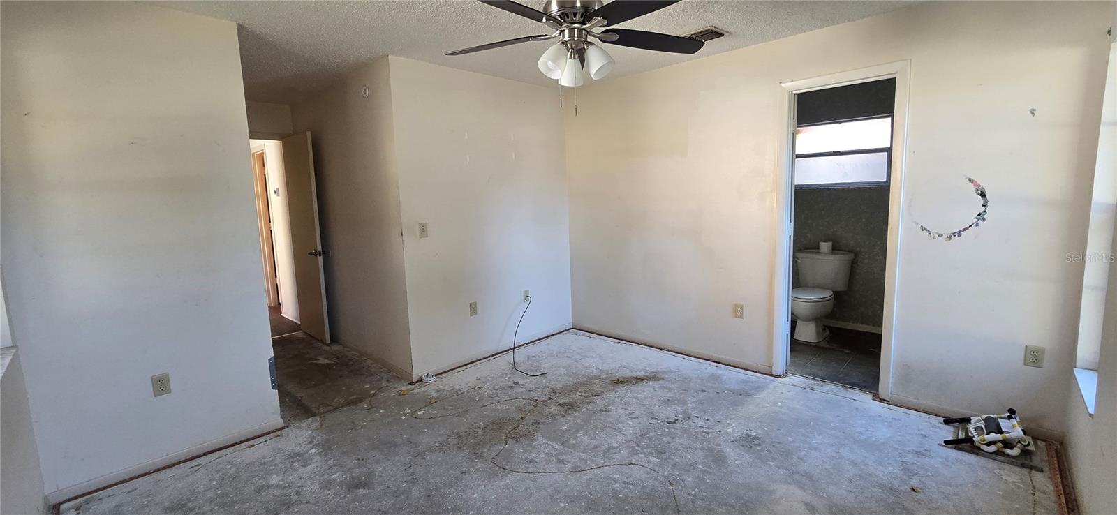 Image 26 of 33 For 849 Cimarron Court