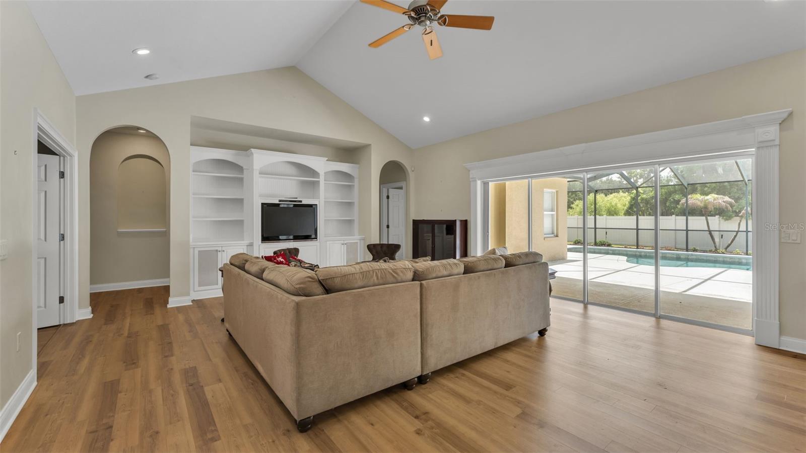 Image 13 of 61 For 143 Shannon Oaks Drive