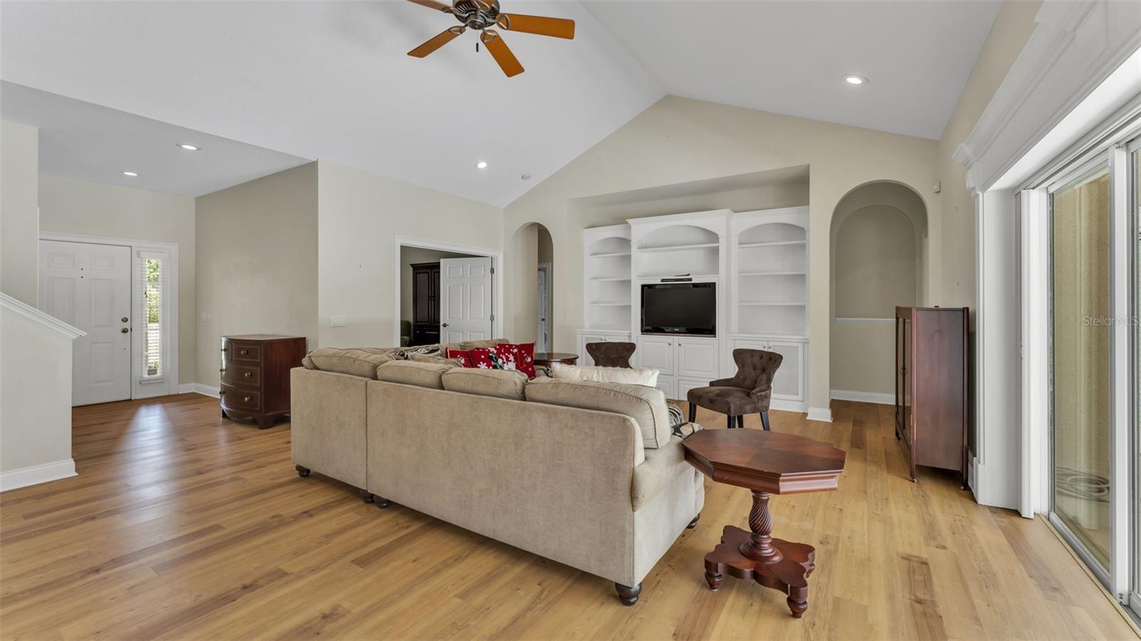 Image 14 of 61 For 143 Shannon Oaks Drive