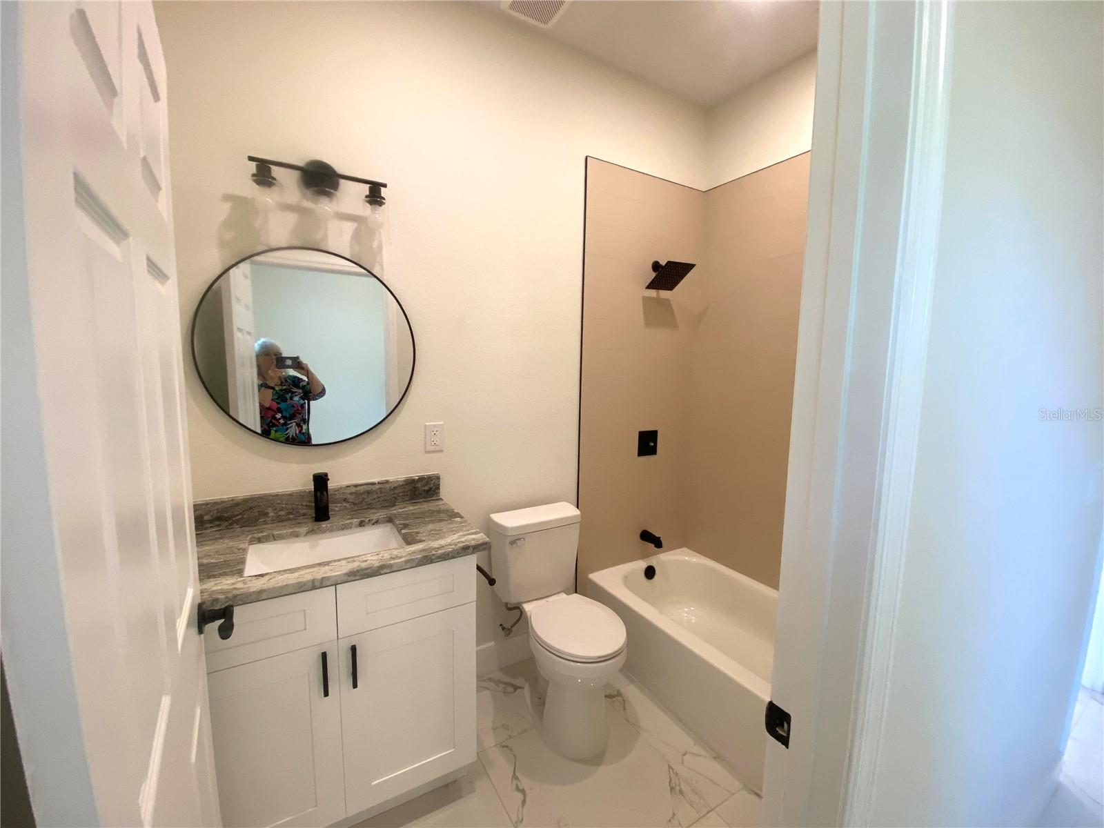 Image 13 of 29 For 207 Avenue E Se