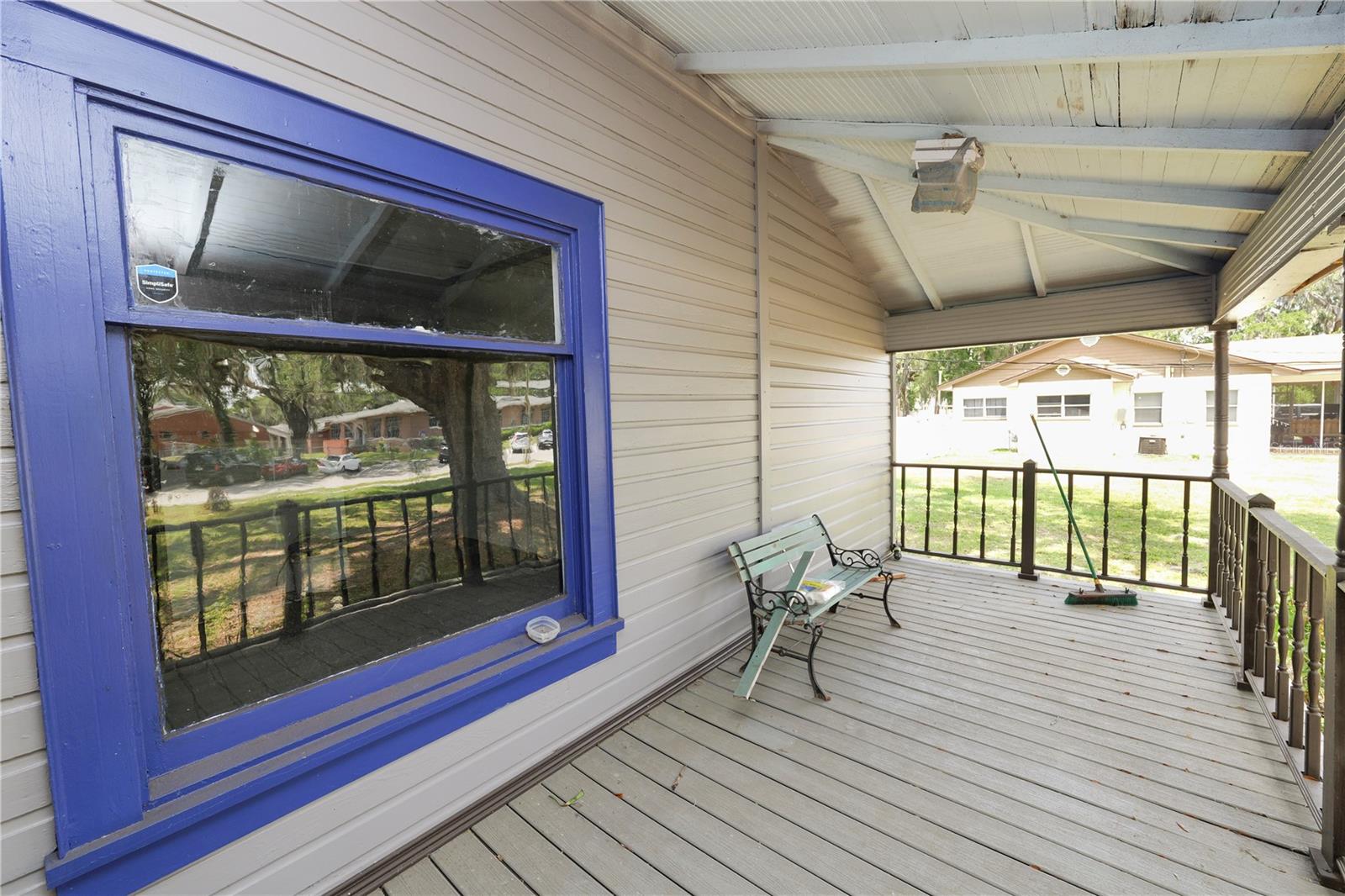 Image 4 of 19 For 128 Oak Avenue