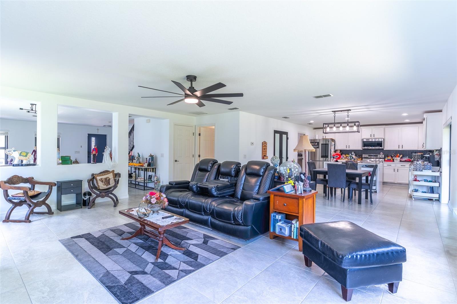 Image 2 of 48 For 2926 Boating Boulevard