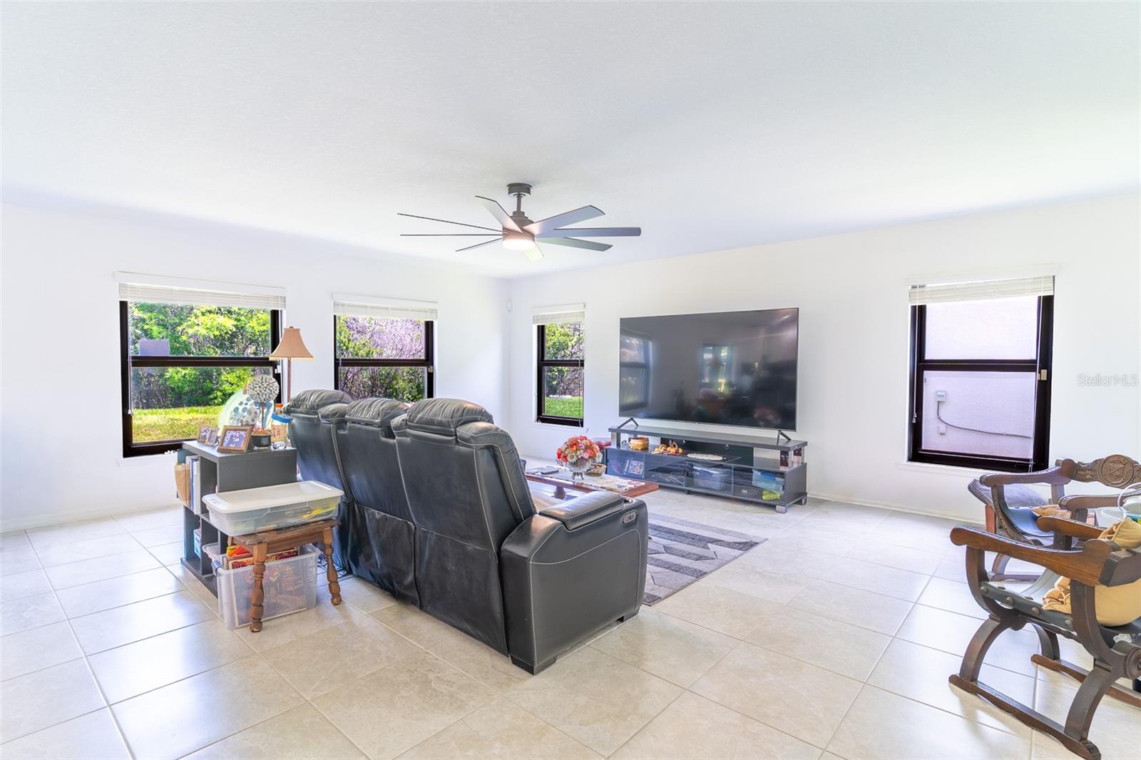 Image 3 of 48 For 2926 Boating Boulevard