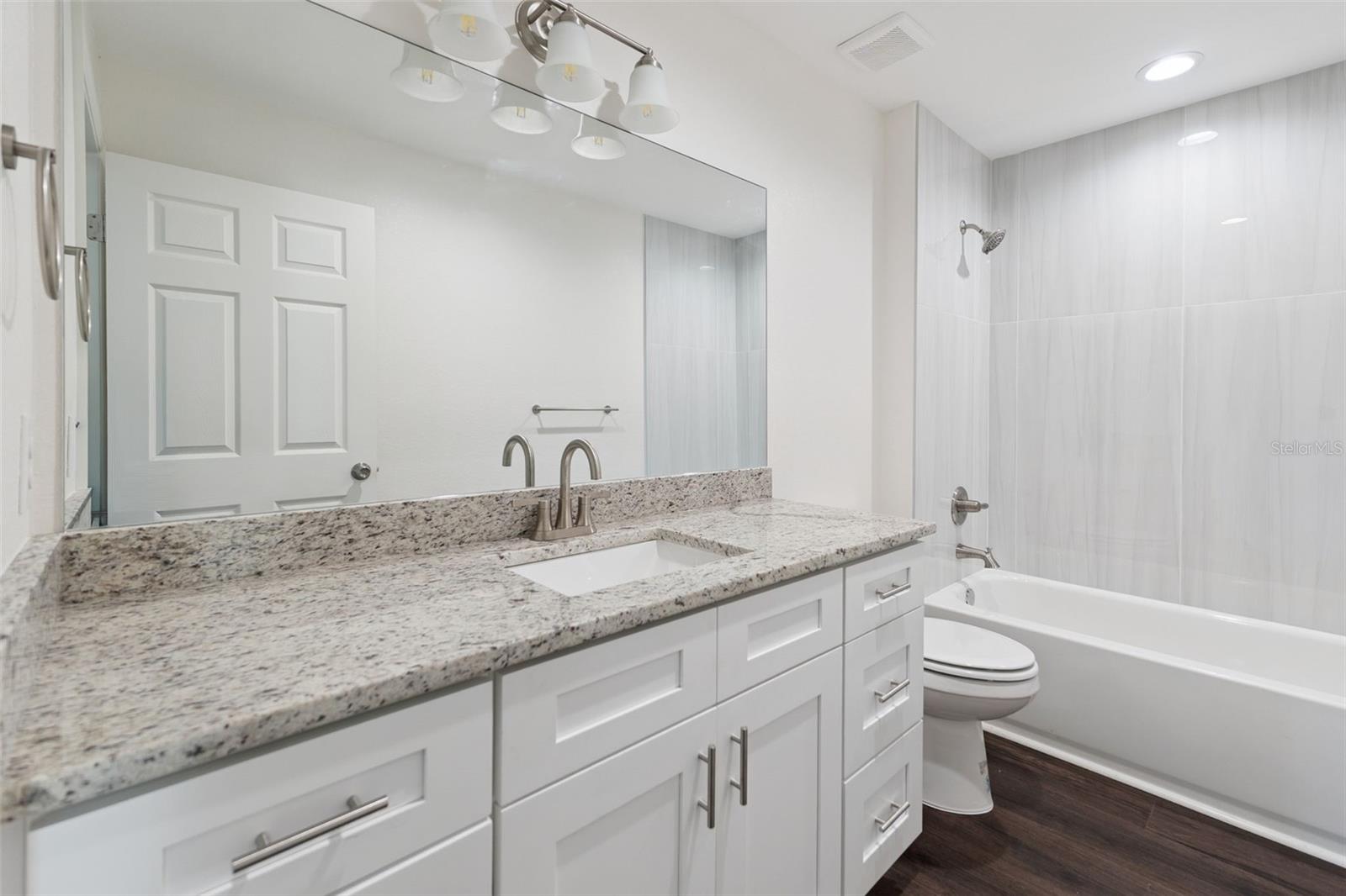Image 17 of 42 For 1111-1113 Jewel Avenue