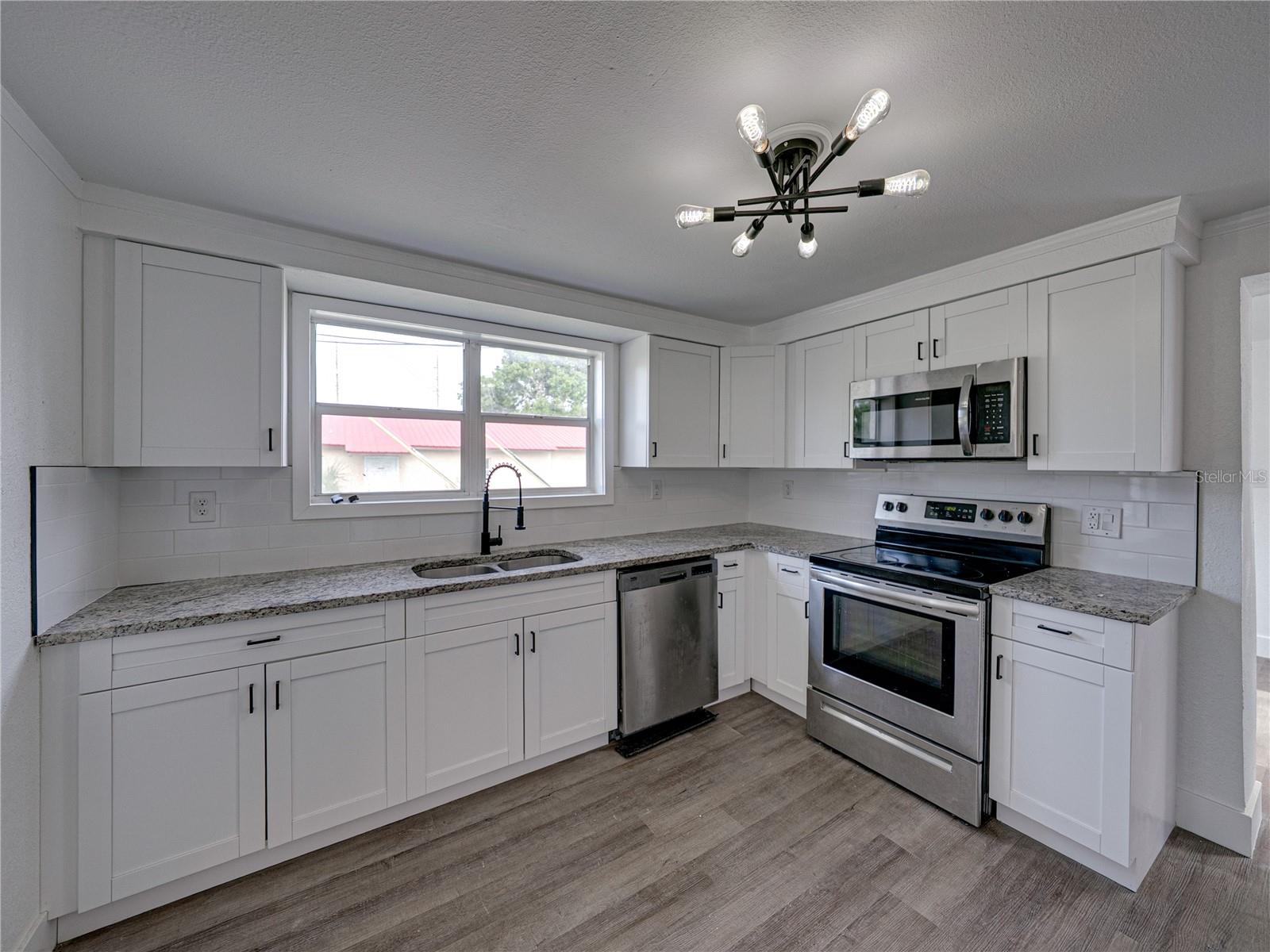 Image 7 of 23 For 602 Laura Street