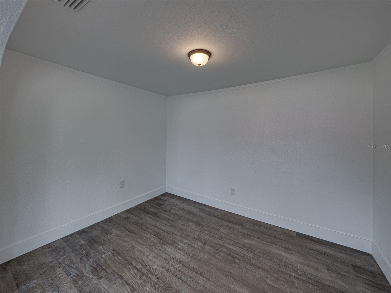 Image 9 of 23 For 602 Laura Street