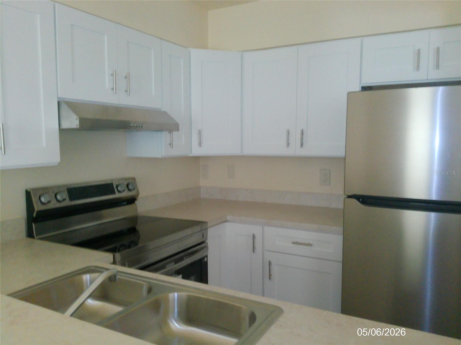 Image 3 of 14 For 920 Carole Street