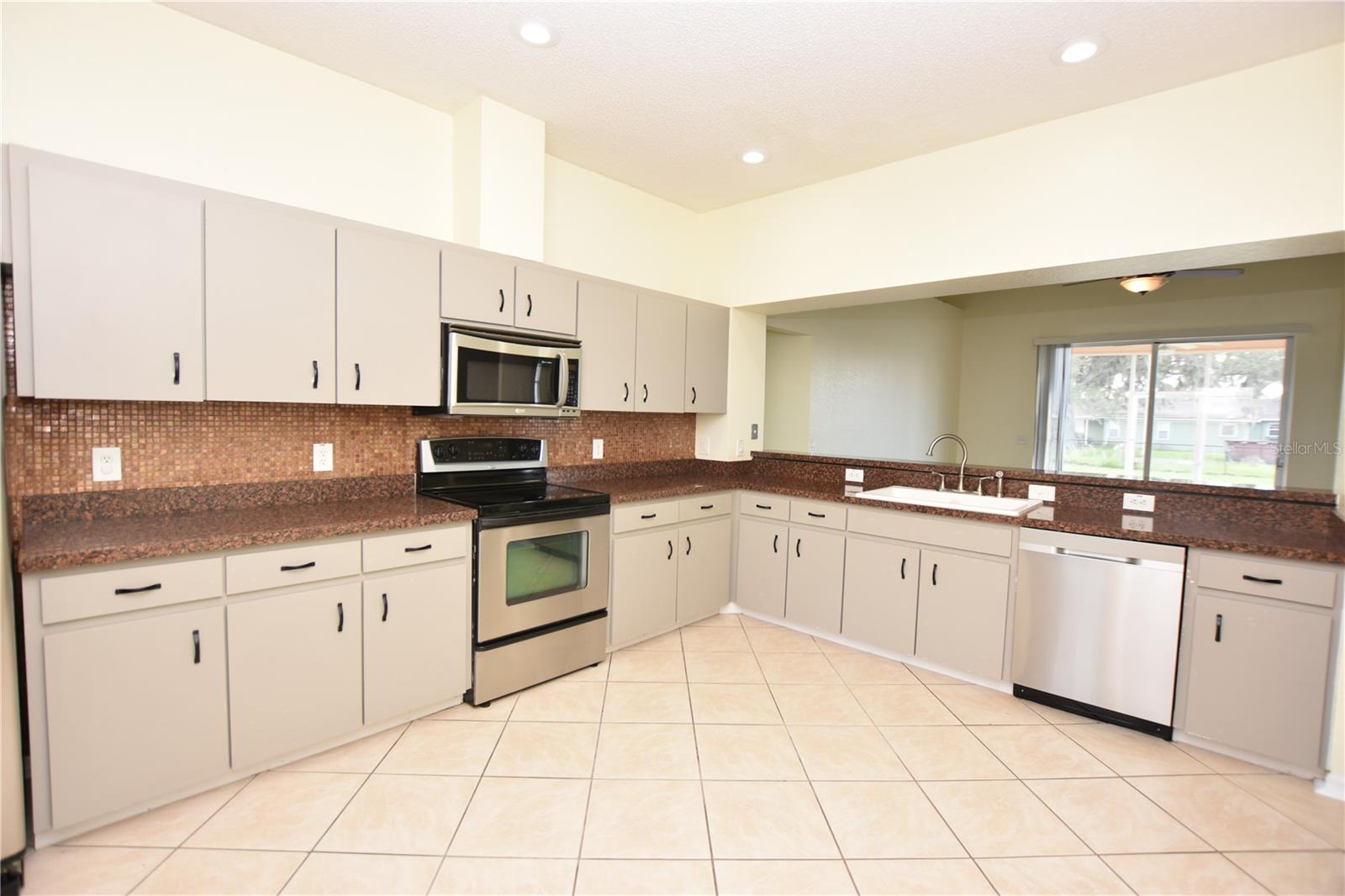 Image 4 of 34 For 4148 Buttonbush Circle
