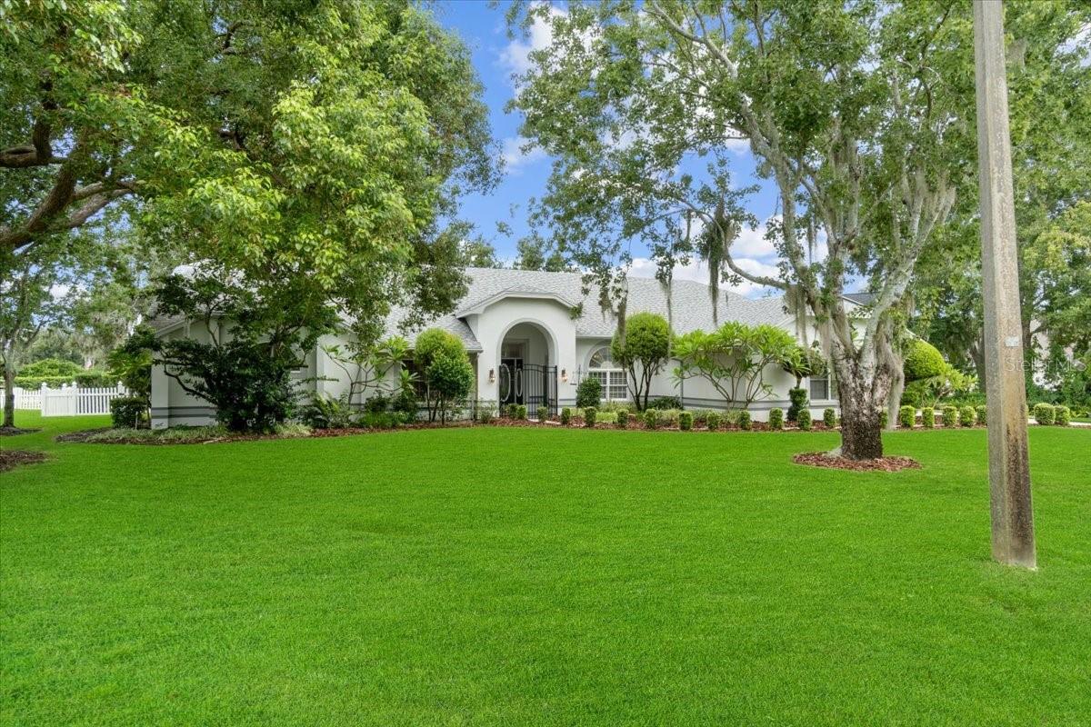 Details for 725 Heritage Drive Ne, WINTER HAVEN, FL 33881