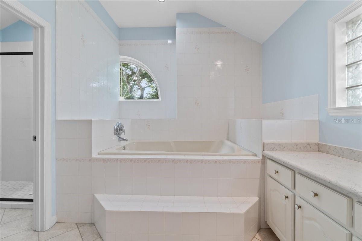 Image 11 of 61 For 725 Heritage Drive Ne