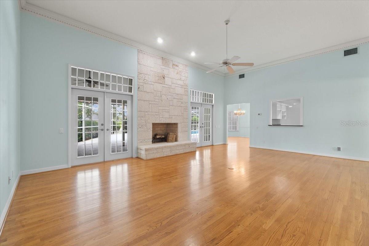 Image 32 of 61 For 725 Heritage Drive Ne