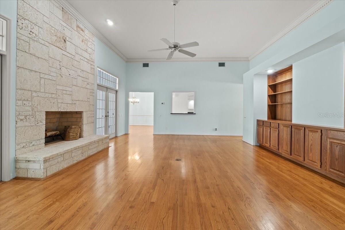 Image 35 of 61 For 725 Heritage Drive Ne