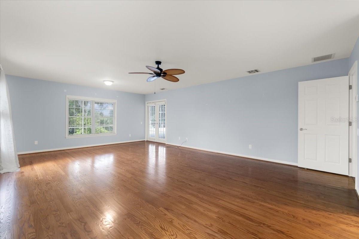 Image 40 of 61 For 725 Heritage Drive Ne